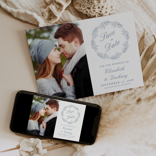 Foto Dusty Blue Botanical Wreath Save the Date Einladung (Von Creator hochgeladen)