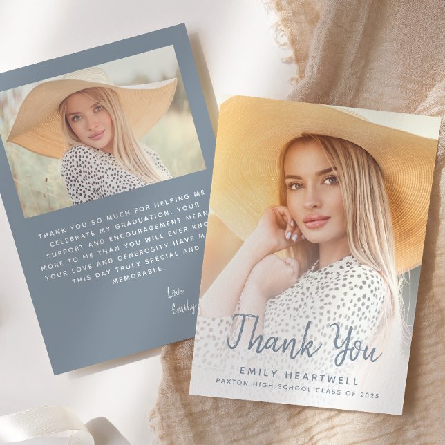 Foto Dusty Blue Script Abschluss Vielen Dank Einladung (Von Creator hochgeladen)