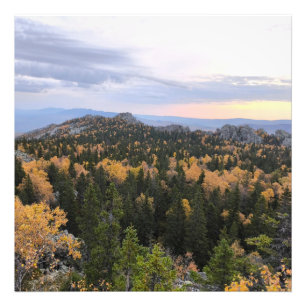 Foto eines bergigen Herbstwaldes, Berge, p