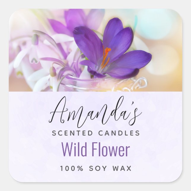 Foto eines Hübschen Lila Frühlings Crocus Candle B Quadratischer Aufkleber (Vorderseite)