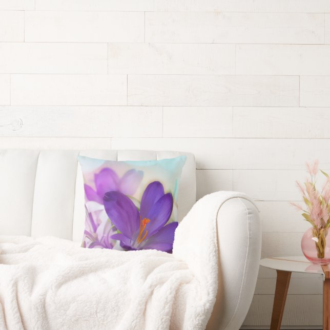 Foto eines Hübschen Lila Frühlingskrokus Kissen (Liege)