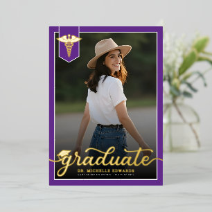 Foto eines modernen Absolventen der Medizinischen  Folieneinladung