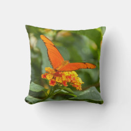 Foto eines Schmetterlinges auf einer Blume Kissen