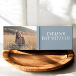 Foto Elegant Bat Mitzvah Gästebuch<br><div class="desc">In unserem Bat Mitzvah Gästebuch mit der Überschrift "Bat Mitzvah" in elegantem Serif-Schriftart,  schön in realer Folie geprägt. Das minimalistisch gestaltete Hotel besticht durch seine zentrale Lage.</div>