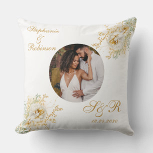 Foto Elegant Gold White Floral Monogram Wedding Kissen