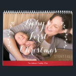 Foto Family Calendar Baby's First Christmas Kalender<br><div class="desc">Im Foto Familienkalender (von Januar bis Dezember) Kinderweihnacht finden Sie viele Bilder von niedlichen Kindern und ihren Familien. Aber Sie können dieses Foto ganz einfach mit Ihrem ersetzen und Ihren ganz besonderen Kalender mit Ihren Kindern, Familienmitgliedern oder allem machen, was Sie am meisten Liebe. Auch Veranstaltungen und Feiertage von United...</div>