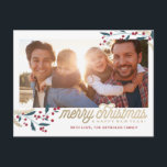 Foto | Frohe Weihnachten Postkarte<br><div class="desc">Diese skurrile und festliche Weihnachtspost-Karte bietet ein Foto Rahmen, Winterbeeren und sagt Frohe Weihnachten und Glück Neues Jahr! Fügen Sie ein zweites Foto, Ihre Rücksendeadresse und eine vorgedruckte benutzerdefinierte Nachricht hinzu, die Ihnen das einfache und schnelle Verschicken von Urlaubskarten ermöglicht.</div>