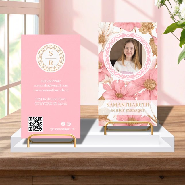 Foto für das Logo "Luxury Floral Botanical Monogra Visitenkarte (Von Creator hochgeladen)