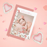 Foto Girl Floral Budget Geburtserklärung Postkarte<br><div class="desc">Weiche Aquarellfarben handgezeichnete Blume in Pfirsiche,  Pfirsiche und neutrale Farben mit Reben,  um Ihr Lieblings-Baby-Foto zu betonen. Ideal für die Geburtsankündigung Ihres neuen Mädchens.</div>