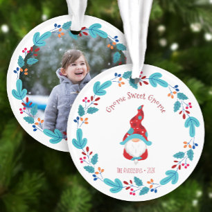 Foto Gnom Süßer Gnom Niedlicher Elf Blumenkranz Ornament