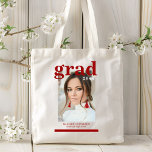 Foto Graduation Party Elegante Moderne Skripte Tragetasche<br><div class="desc">Foto Graduation Party Elegant Modern Script Tote Bag mit dem einfachen bordeauxroten Text "Grad (Jahr)" und Ihrem Namen und personalisierten Abschluss Details auf der Vorderseite. Perfekt für den Absolvent als Abschluss Geschenk oder Abschlussfeier Dekor. Erstellt von ©2023 Evco Studio www.zazzle.com/store/evcostudio</div>