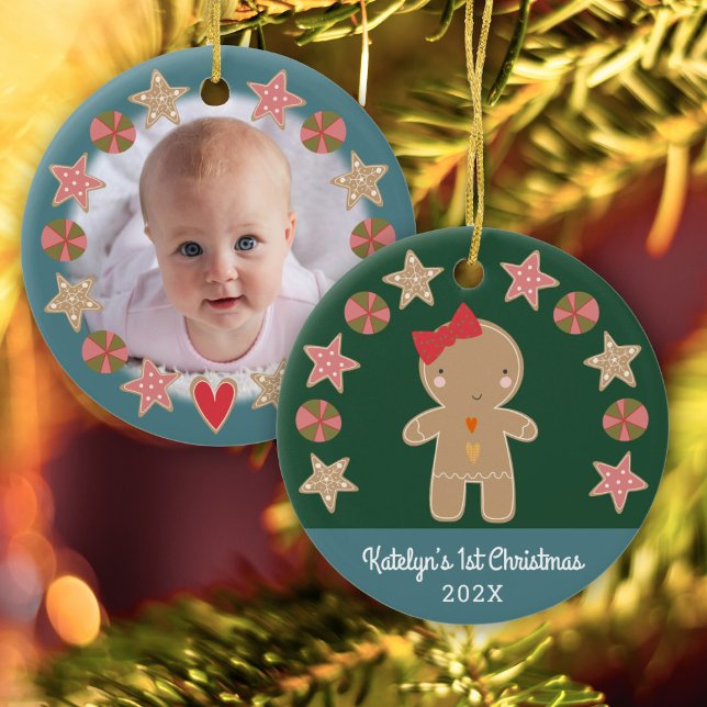 Foto Green First Christmas Gingerbread Baby Girl Keramik Ornament (Von Creator hochgeladen)
