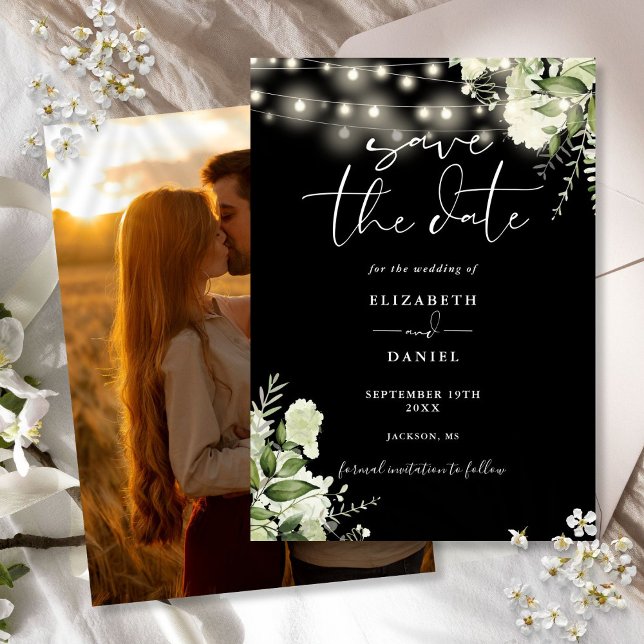 Foto Hochzeit mit schwarz-weißem Blumenstrauß Save The Date (Black And White Floral String Lights Photo Wedding Save The Date)