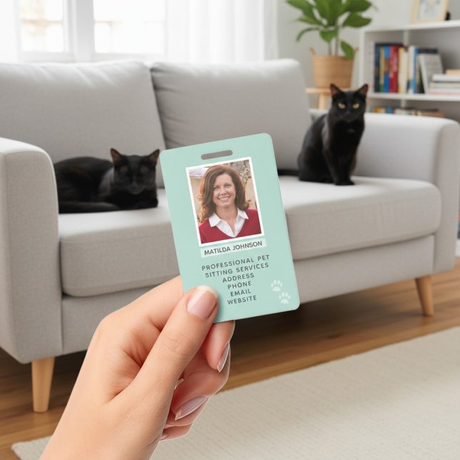 Foto-Identifizierungszeichen auf dem Schreibtisch  Ausweis (Upload your photo and add your details to this paw print id badge. Purrfect for pet sitters!)