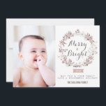 Foto-Karte für den Weihnachtskranz in Schwarz und  Feiertagskarte<br><div class="desc">Blush and Grey Christmas Wreath Holiday Foto Card Individuell gestaltbare Urlaubskarte mit kalligraphischen Texten und rot-grauem Weihnachtskranz.</div>