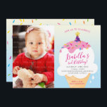 FOTO KIDS PARTY INVITE Retro-Eis-Kegel blau Einladung<br><div class="desc">von kat massard >>> www.simplysweetPAPERIE.com << Original Illustration von mir!!! Ein super niedliches, aber stilvolles Icream-Design für den Geburtstag Ihres Kindes. Wow Ihre Freunde und Familie mit dieser kleinen Zahl .D Setup als Vorlage ist es einfach für Sie, Ihre eigenen Details hinzuzufügen, oder drücken Sie die Schaltfläche Anpassen und Sie...</div>