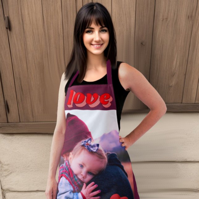 Foto Liebe Infused Persönliche Leinwand der Zuneig Schürze (Custom photo template apron with love typography and red hearts.)