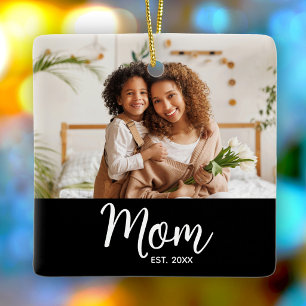 Foto Mama Gründungsdatum Weiße Schrift auf Schwarz Keramikornament