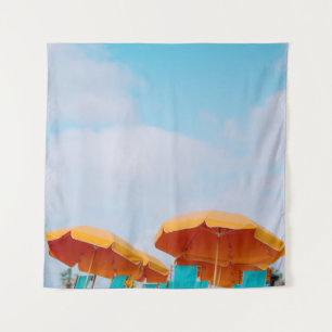 Foto mit Liegestühlen und Sonnenschirm Wandteppich