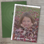 Foto Modern - Minimal White Border Chefs Arch Feiertagskarte<br><div class="desc">FRONT DESIGN: Ein Weihnachtsgrüßen - Frohe Weihnachten und Glück im neuen Jahr - steht auf dem Foto in einem großen, trendigen Drehbuch-Schriftart. Das senkrechte Foto ist außerhalb des Zentrums, und die Familiensignatur umschließt den weißen Rand. Ein dünner weißer Grenzakzent ist ebenfalls enthalten. — BACK DESIGN: Die Rückseite ist mit einem...</div>