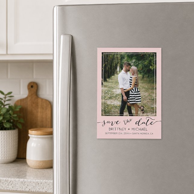 Foto Modern Save the Date rot Magnetkarte (Pick the best picture from your engagement shoot or your favorite picture of the two of you.)