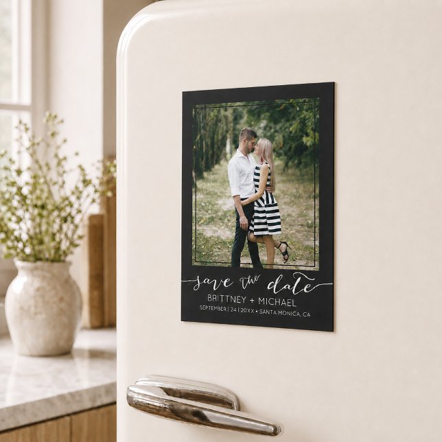 Foto Modern Save the Date schwarz Magnetkarte (Announce your wedding with this modern custom photo save the date design. )