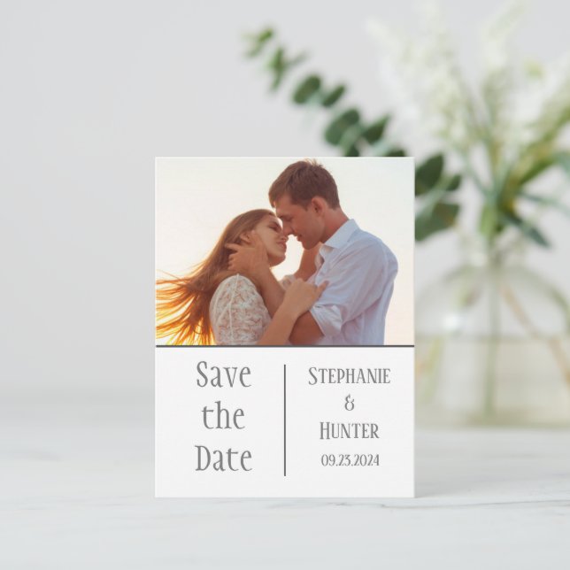 Foto Moderne Typografie Save the Date Personalisie Ankündigungspostkarte (Stehend Vorderseite)