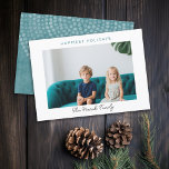 Foto Moderne Weihnachten Punkte Weiße Grenze glück<br><div class="desc">Moody Blue Bohemisch Dot Circle Pattern auf der Rückseite - Verwenden Sie 1 horizontales Foto und fügen Sie Ihren Familiennamen und Ihren Gruß hinzu. Die weiße Grenze und die modernen Schriftart machen dies zu einem minimalen Design auf der Vorderseite. Die goldfarbenen Punkte auf der Rückseite sind ein trendiges, boho Design...</div>