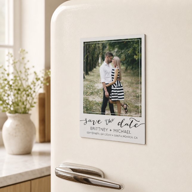 Foto Modernes Save the Date Magnetkarte (Announce your wedding with this modern custom photo save-the-date design. )