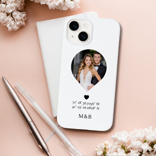 Foto Monogram Romantic Heart Coodinates Modern Case-Mate iPhone Hülle (Von Creator hochgeladen)