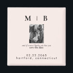 Foto-Monogramm-Blush Save the Date Hochzeit Magnet<br><div class="desc">Einfach und leicht schwarz mit Cream Monogram Save the Date. Hochzeit. Vor- und Nachnamen. Paar mit Foto für Haustiere. Haustiere im Einladung enthalten. Magnet. Schwarzweißfilter auf Foto angewendet. Sie können das entfernen.</div>