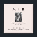 Foto-Monogramm-Blush Save the Date Hochzeit Magnet<br><div class="desc">Einfach und leicht schwarz mit Cream Monogram Save the Date. Hochzeit. Vor- und Nachnamen. Paar mit Foto für Haustiere. Haustiere im Einladung enthalten. Magnet. Schwarzweißfilter auf Foto angewendet. Sie können das entfernen.</div>
