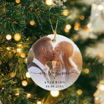 Foto mrr elegante Weihnachten Keramik Ornament<br><div class="desc">Dekoriert mit mehr mrs mit einem Herz. Personalisieren und fügen Sie Ihr Foto,  Namen und Ihr Hochzeitstag. Schwarzer Text. Mit weißem Overlay</div>