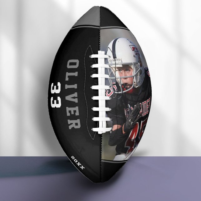 Foto "Name des schwarzen und grauen Spielers" Football (Von Creator hochgeladen)