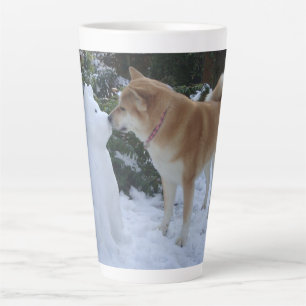 Foto niedlicher akita kissender Schneemann akita H Milchtasse