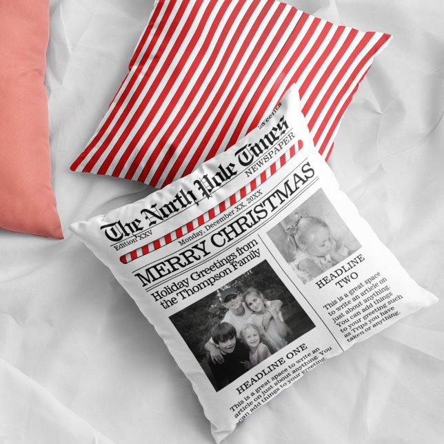 Foto North Pole Newspapier Weihnachts Trendy Kissen (Christmas cute whimsical newspaper print photo throw pillow.)