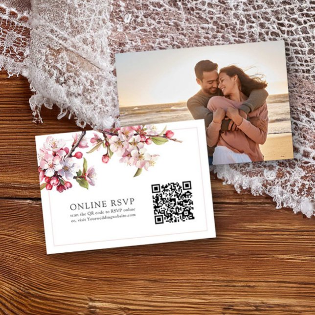 Foto Online-UAWG QR-Code Cherry Blossom Hochzeit RSVP Karte (Online RSVP qr code card with photo from the Cherry Blossom Wedding Collection by Darling & May)