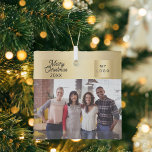 Foto Ornament Aus Glas<br><div class="desc">Klassische Imitate mit goldfarbenem Hintergrund,  schwarzer Text. Text: Frohe Weihnachten. Personalisieren und hinzufügen Sie Ihr Firmenlogo,  Foto und ein Jahr.</div>