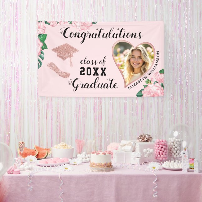 Foto Pink Floral Class 2025 Abschluss Banner (Party)