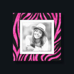 Foto Pink Zebra Leinwanddruck<br><div class="desc">Ein schwarz-rosa Zebra-Druckmuster,  das dimensioniert aussieht,  schafft einen wunderschönen Rahmen für Ihr Lieblings-Foto auf dieser gewickelten Leinwand. **TIPP: Wenn Sie eine quadratische Platte verwenden,  müssen Sie Ihr Foto möglicherweise auf ein Quadrat schneiden,  bevor Sie es hochladen,  um die besten Ergebnisse zu erzielen.</div>