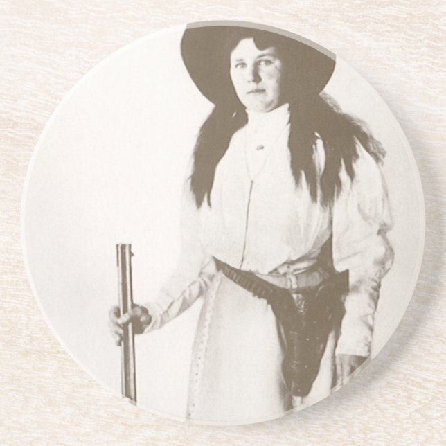 Foto Portrait eines Cowgirl Holding a Rifle, c1910 Getränkeuntersetzer (Vorne)