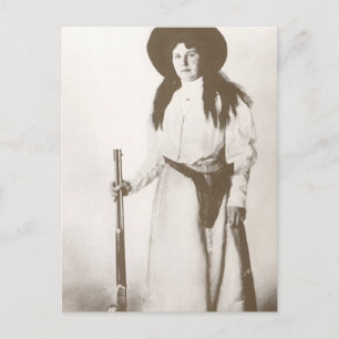 Foto Portrait eines Cowgirl Holding a Rifle, c1910 Postkarte