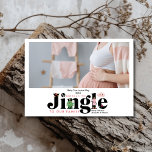 Foto Retro Baby Schwangerschaft Ankündigung<br><div class="desc">Teilen Sie Ihre Freude mit einer Touch festlichen Charmes mit unserer Foto Christmas Pregnancy Announcement. Diese reizvolle Karte verfügt über ein persönliches Foto, schön gerahmt, um Ihre wachsende Familie zu präsentieren. Das Design umfasst festliche Elemente wie Weihnachtsbäume, Schneeflocken oder Urlaubserlebnisse sowie eine herzliche Botschaft, die Ihre spannenden Neuigkeiten enthüllt. Diese...</div>