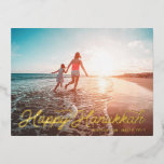 Foto Retro Script Happy Hanukkah<br><div class="desc">Retro Stil Skript Schriftart "Happy Hanukkah" in realer Folie. Fügen Sie auf der Rückseite eine oder mehrere Fotos hinzu. Wählen Sie aus Gold,  Silber oder Rose-Goldfolie.</div>