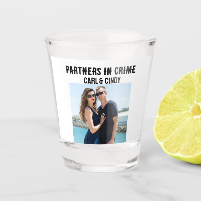 FOTO SHOT GLASSER PARTNER IN CRIME FUNNY SCHNAPSGLAS (Vorderseite)