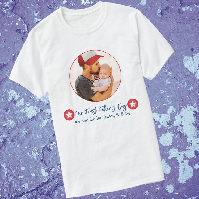 Foto Simple Niedlich Modern Daddy First Vathday T-Shirt (Von Creator hochgeladen)