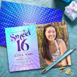 Foto Sweet 16 Groovy Lila Blue Gradient Retro Einladung<br><div class="desc">"Alles Gute zum 16. Geburtstag". Senden Sie diese coole boho Retro, personalisierte Foto Party Einladung für eine Veranstaltung zu erinnern. Auf der links Seite, lustige, trendige, kühne lila und marineblaue Typografie mit moderner Sans Serif Typografie überlagert einen Hintergrund von Pop türkisfarben und lila ombre Farbradien mit weißen Punkten. Ein Foto...</div>