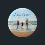 Foto-Texttaste für Fotos der Familie Button<br><div class="desc">Benutzerdefinierte Foto- und Textschaltflächen - Einzigartiges Design - Personalisierte Familie / Freunde oder Persönliches Geschenk - Hinzufügen von Text und Foto - Vergrössern und verschieben Sie Elemente mit dem Anpassungs-Tool ! Viel Glück - Seien Sie glücklich :)</div>