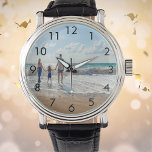 Foto-Uhr Armbanduhr<br><div class="desc">Personalisieren und fügen Sie Ihr Foto Ihrer Familie, Kinder, Ehefrau, Freundin oder Haustier. Schwarze Zahlen.</div>