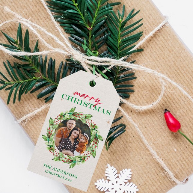 Foto und Familienname für Feiertage Geschenkanhänger (Green Leaves Foliage Family Photo Merry Christmas Gift Tags)